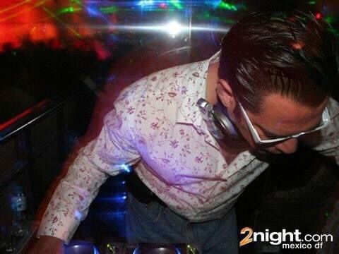 pepe-silva-momma-performing